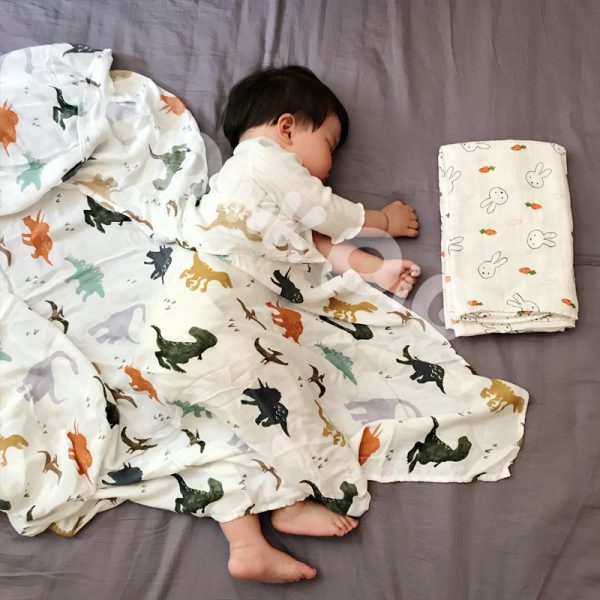 Baby holding a blanket towel double-layer yarn bamboo newborn baby towel - Image 7