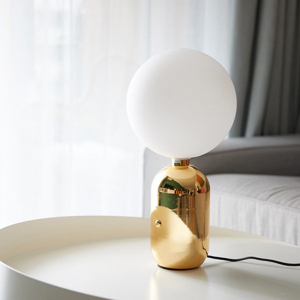 Stylish and simple table lamp - Image 3