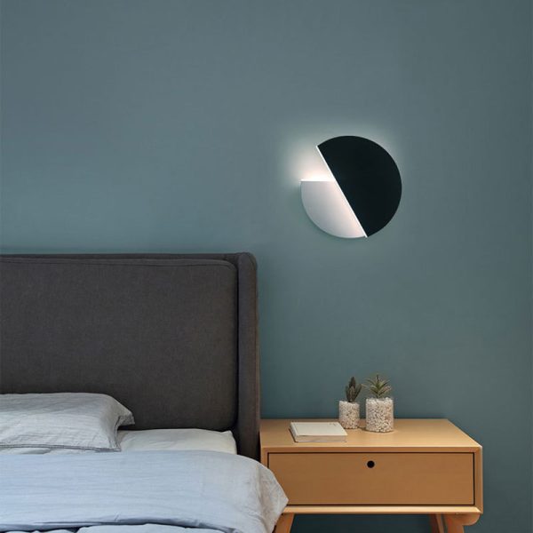 Rotating round LED wall light