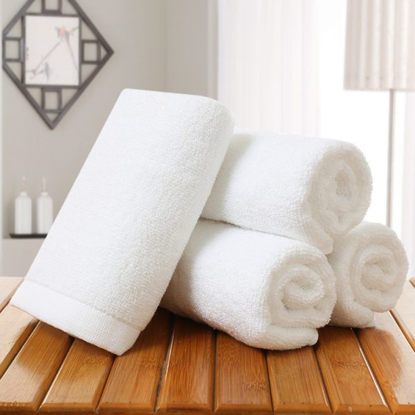 White towel for foot massage - Image 3