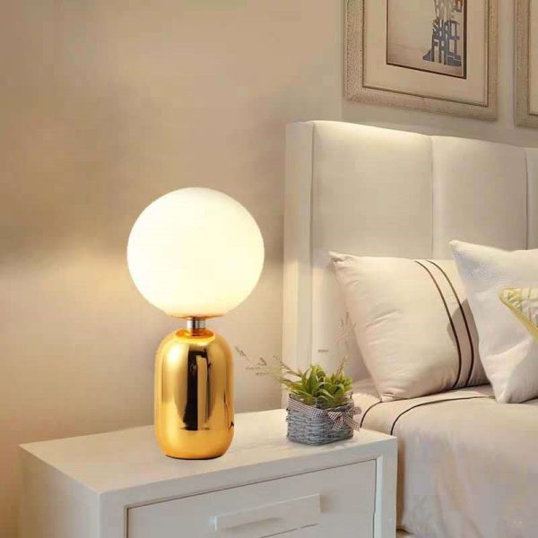 Stylish and simple table lamp - Image 4