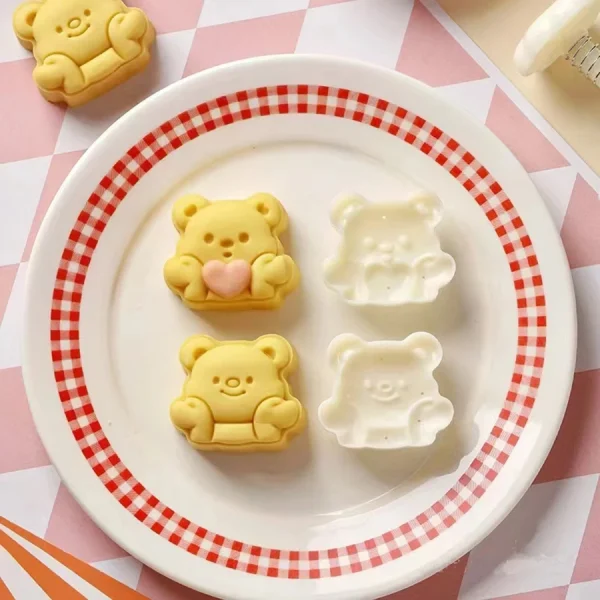 2Pcs/Set 50g Cute Love Bear Pattern Moon Cake Mold Creative Cookie Cutter Frame Stamp Mung Bean Cake Pastry DIY Kitchen Gadgets