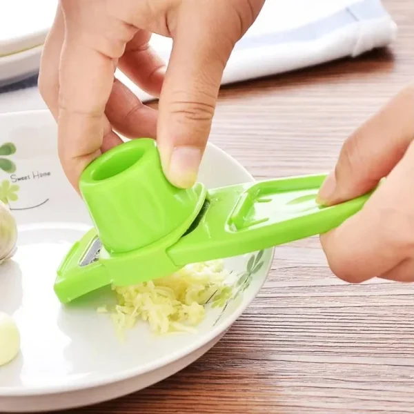 1/2pcs Mini Garlic Grinder Creative Press Kitchen Mash Manual Garlic Mashing Green Kitchen Gadgets