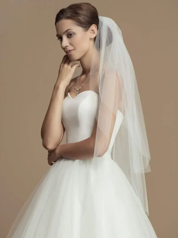 2 Tiers White Ivory Bride Wedding Veil Short Fingertip Bridal Tulle Veil with Comb and Cut Edge Velos De Novia Largos 2