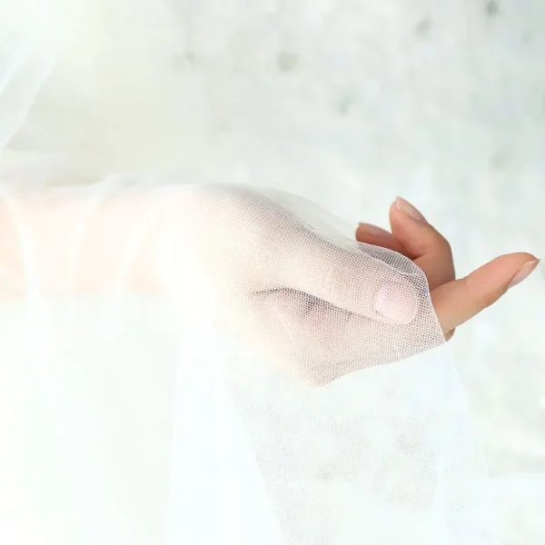 2 Tiers White Ivory Bride Wedding Veil Short Fingertip Bridal Tulle Veil with Comb and Cut Edge Velos De Novia Largos 4